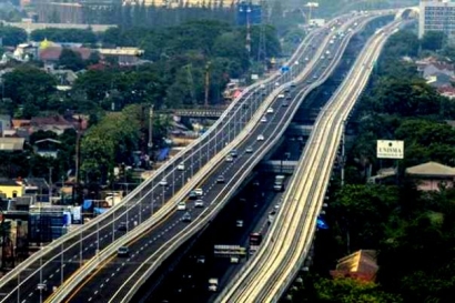 Melihat Jalan Tol Jakarta-Cikampek II dari Sisi Lain