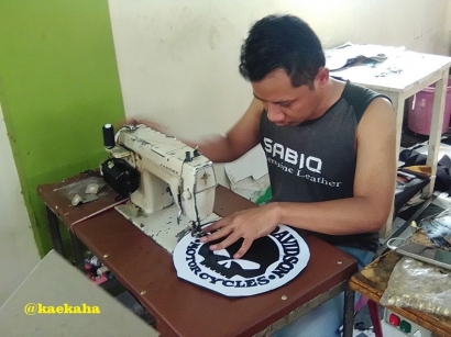 Melihat dari Dekat Proses Pembuatan Jaket Kulit "Go International" di Astiga Garut
