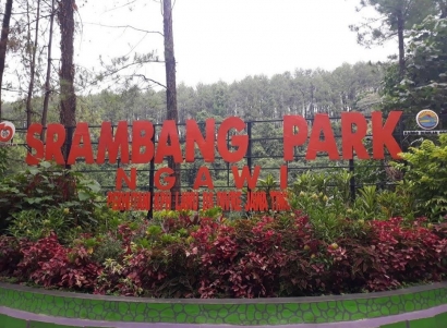 Panorama Air Terjun Srambang Park Ngawi Bikin Betah Seharian