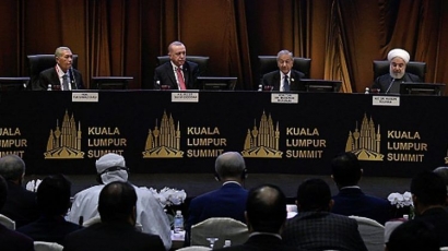 KTT Kuala Lumpur, Membaca Pendulum Politik LN Indonesia di Tengah Konflik Negara-negara Islam
