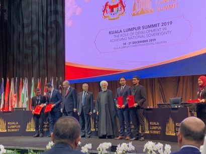 Anak Muda Jogja Wakili Indonesia Terima Kesepahaman Kerja Sama KL Summit 2019