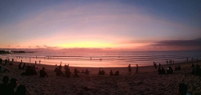 Suasana Pagi dan Sore Hari di Pantai Kuta Bali
