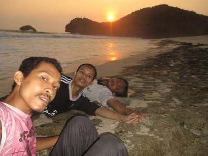 Sunset Pantai Srau Pacitan, Serasa Pulau Pribadi Sultan
