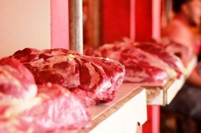 Bulog Ditugasi Impor Daging, Akankah "Membusuk" Seperti 20.000 Ton Beras?