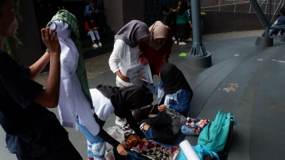 Mahasiswa USM Ajak Masyarakat Umum Semarang Berkolabor(aksi) Outfit Antarnegara