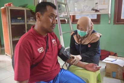 PMI Kota Tangerang Cek Kesehatan Warga di Lokasi Pengungsian