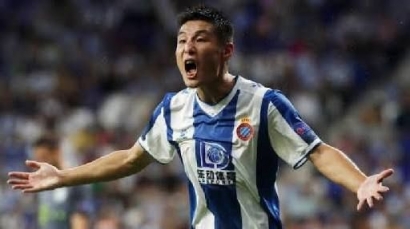 Wu Lei, "Maradona-nya Cina" Mengukir Gol Bersejarah ke Gawang Barcelona
