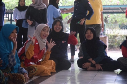 PMI Kota Tangerang Memberikan Psychosocial Support pada Anak Penyitas Banjir di Kecamatan Pinang