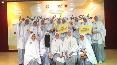 Santri SMA Ar-Rohmah Putri Juara Festival Literasi dan Bahasa se-Jawa Timur