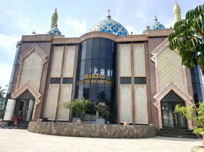 Beribadah Sambil Menikmati  Indahnya Masjid Baitus Sa'adiyah di Rest Area KM 72B