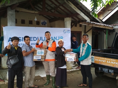 YBM PLN Salurkan Bantuan ke Korban Banjir Jasinaga, Bogor