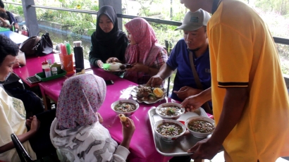 Sensasi Makan Soto bareng Ikan di Yogyakarta