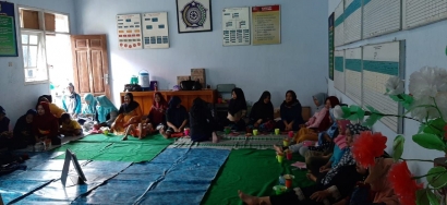 KKN UPGRIS Berikan Penyuluhan tentang "Kehamilan" di Balai Desa Rowosari Pemalang 2020