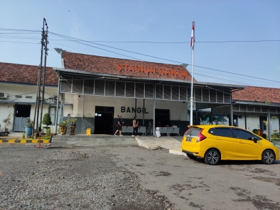 Mencoba Kereta Lokal Surabaya Kota-Bangil