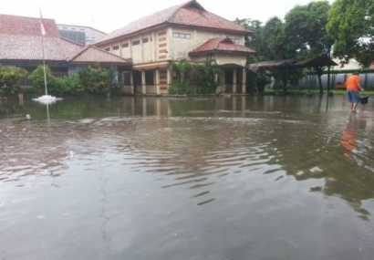 Hujan Deras, Kecamatan Sukadiri Tergenang, Dugaan Saluran Drainase Kurang Bagus