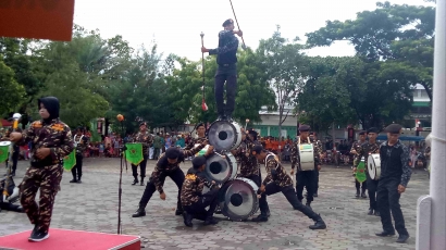 Atraksi BANSER-KOKAM Pukau Penonton di Festival Drum Band Kecamatan Wanasari