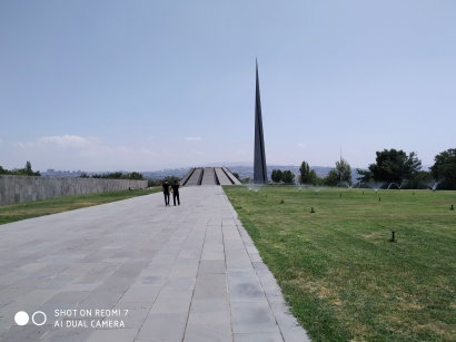 100 Ruble untuk Perancang Memorial yang Memilukan di Yerevan