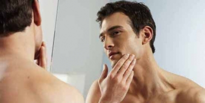 Cowok Juga Pakai Skincare, Ini 7 Perawatan Kulit Mendasar
