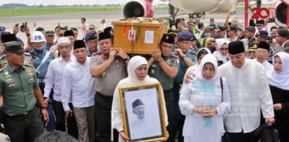 Indonesia Berduka, Gus Sholah Tiada
