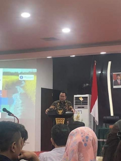 Catatan Sekilas Kuliah Umum Rektor IPB Arif Satria di Universitas Sam Ratulangi