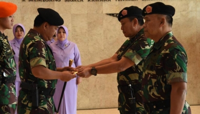Alasan di Balik Lipatan Lengan Baju Prajurit TNI