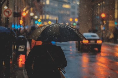 Puisi | Rindu di Kota Hujan