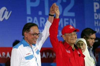 Mahathir Mohamad Menikung (Lagi) Anwar Ibrahim?