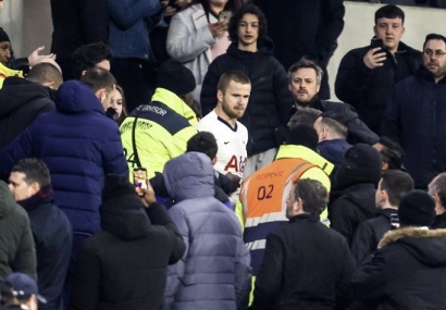 Pemain Tottenham Hotspur Berselisih dengan Suporter Saat Tersingkir dari Piala FA