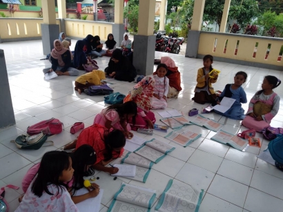 Kelompok KKN 27 UM Jember Adakan Bimbingan Belajar bersama Anak-anak di Desa Sumberdanti