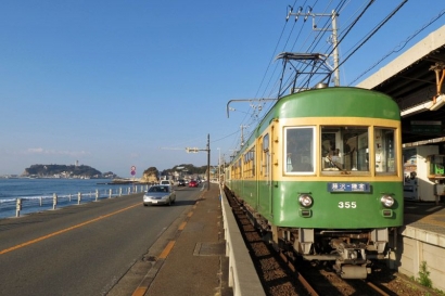 "Enoden", Kereta Tua nan Cantik Jalur Hase Melalui Pantai Shonan di Kamakura