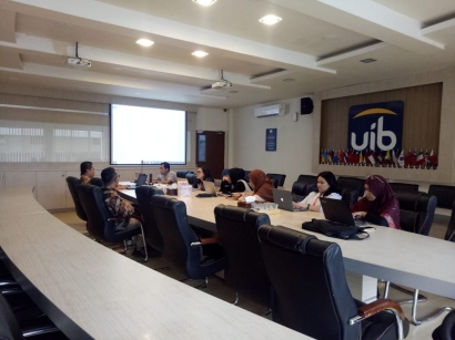 Rapat Pengelolaan Jurnal Universitas Internasional Batam