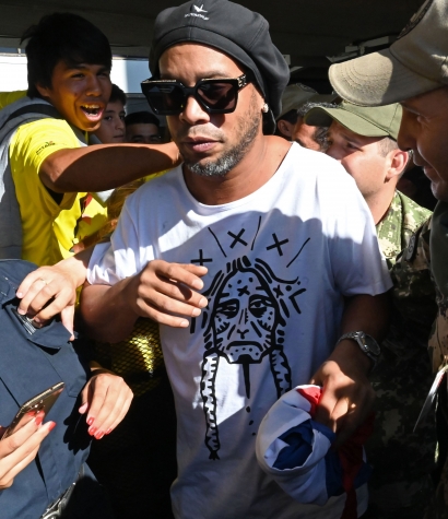 Ronaldinho Menjadi Bintang Sepak Bola di Penjara Paraguay