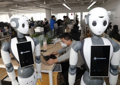 Para Robot Cerdas dibalik Sukses China hadapi Covid-19