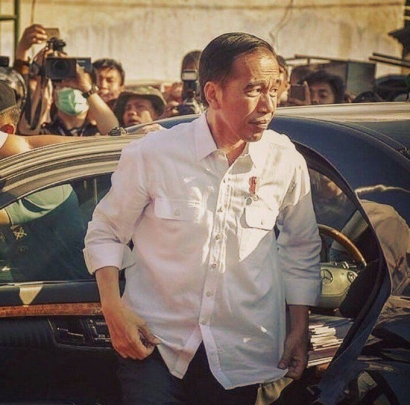 Jokowi Sendiri di Tengah Keramaian?
