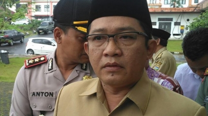 Bupati Ade Sugianto: "Mohon Menunda Acara yang Melibatkan Banyak Orang"