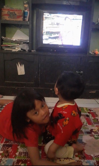 Duhai Stasiun TV, Bersahabatlah dengan Anak-anak Kami yang Cuma Bisa Nonton TV Gratisan