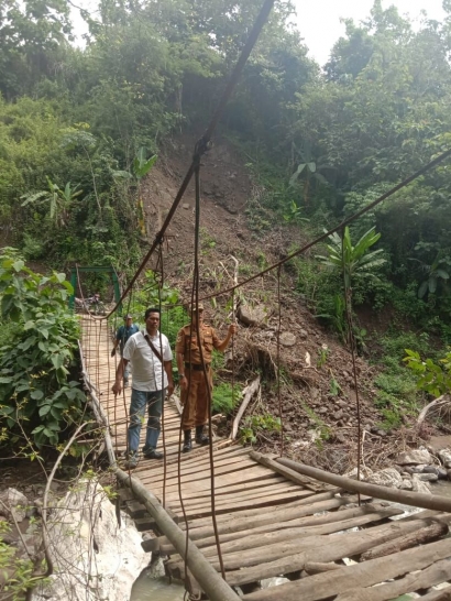 Jembatan Gantung Penghubung 2 Kampung, Kondisinya Sangat Mengkhawatirkan