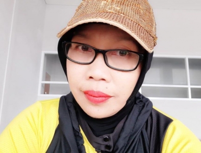 Ibu Tien, Instruktur Senam Besertifikat Tidak Malu Jualan Cireng