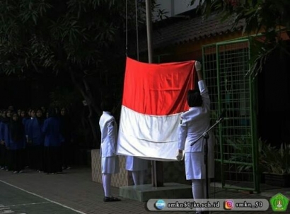 SMKN 50 Jakarta Melaksanakan Pengibaran Bendera Merah Putih dalam Rangka Hari Kesaktian Pancasila