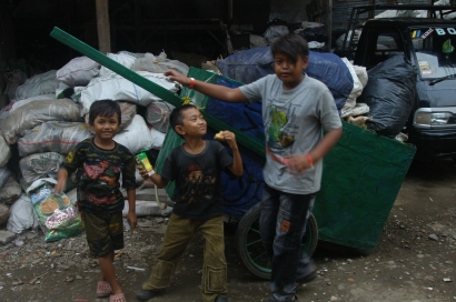 Nasib Anak-anak Pemulung di Tengah Pandemi Corona