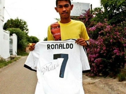 Martunis Lelang Kaos Ronaldo untuk Bantu Korban Covid-19 di Aceh