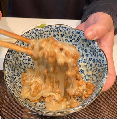 Uji Nyali Makan Nattou yang Bau Sampah!