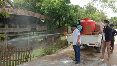 Cegah Covid-19, Pemerintah Desa Jenetaesa, Simbang, Maros Lakukan Penyemprotan Disinfektan