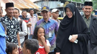 Anggota DPR RI Illiza Saaduddin Djamal Salurkan Bantuan Peduli Covid-19 Melalui BKM Babul Maghfirah