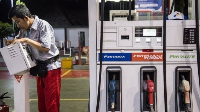 Minyak Dunia Murah Meriah, Harga BBM Tak Turun Pak Jokowi?