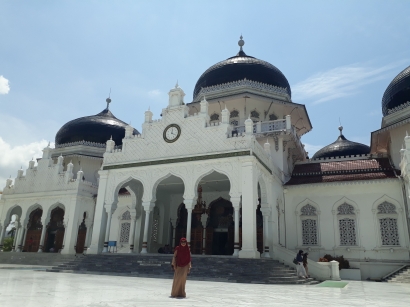 Singgah di Masjid Baiturrahman Aceh yang Indah