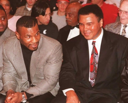 Ketika Mike Tyson Mengenang Bisikan Muhammad Ali