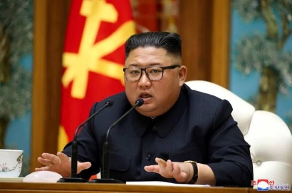 Jangan-jangan Benar, Kim Jong Un yang Hadir di Pabrik Pupuk Itu Palsu, Ini Buktinya!