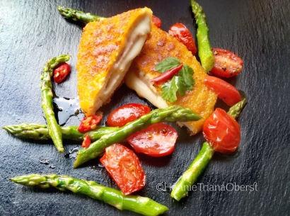 Sajian Praktis Chicken Cordon Bleu dan Asparagus