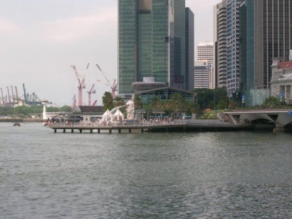 30 Menit Menyusuri Sungai Singapura Serasa Kurang Puas